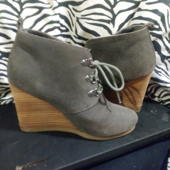 GREY ANKEL BOOTS BY XPRESS GREAT DEAL - Picture 2 of 6